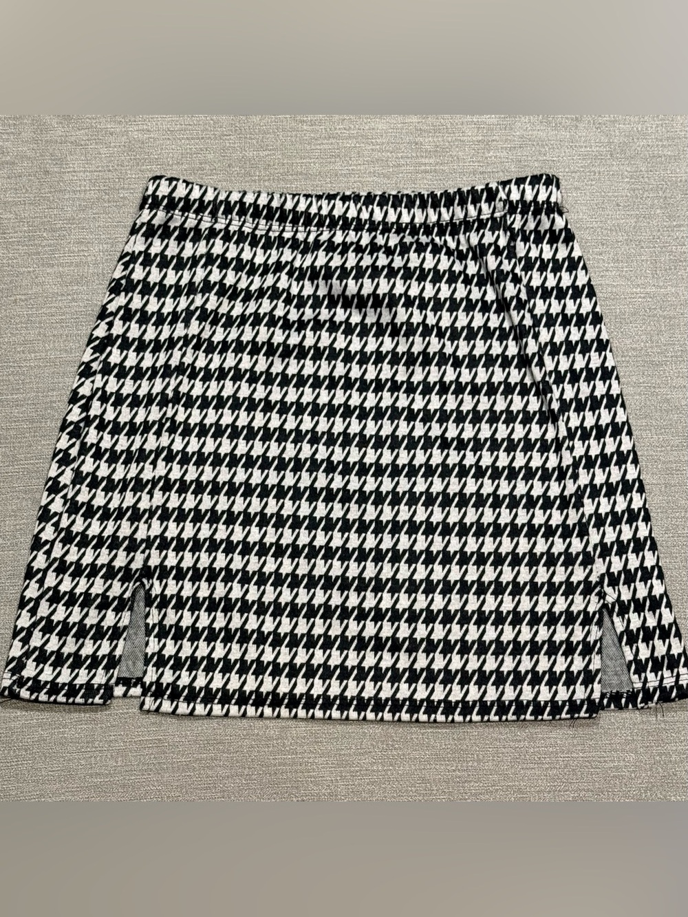 Olivia Rae Black & White Houndstooth Mini Skirt